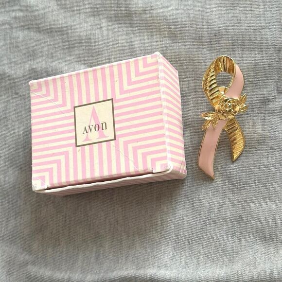 Vintage 1990s AVON Pink Enamel Breast Cancer Awareness Ribbon Pin New w/ Box - Picture 2 of 9